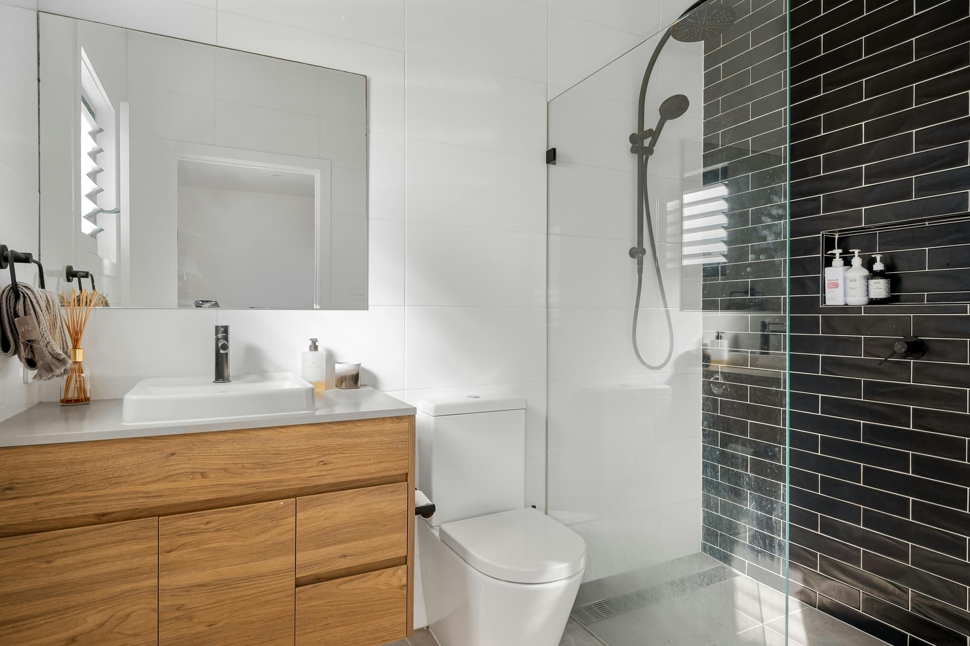sonni Spiegelschrank mit Beleuchtung – modernes Design für Ihr Badezimmer