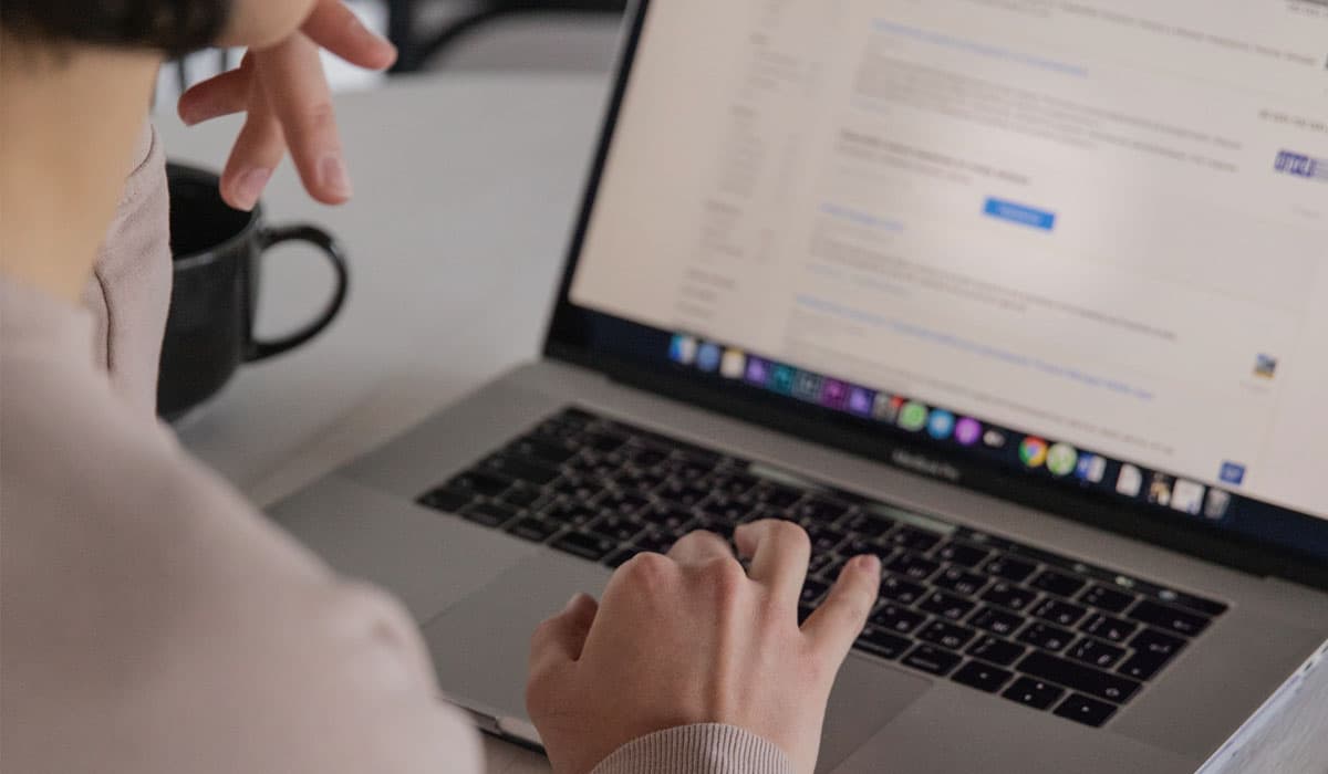 B2B Competitive Intelligence: Monitor Markets and Outperform Competitors